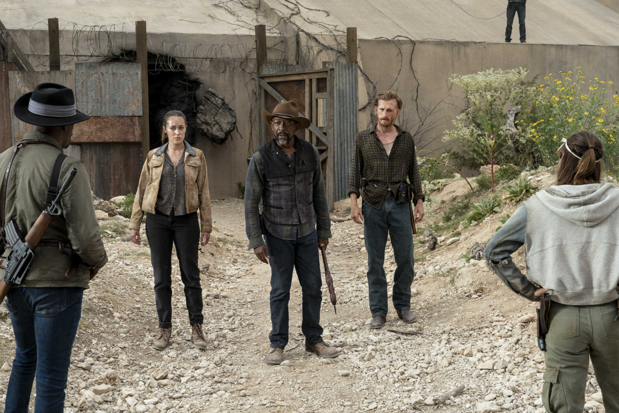 AMC Releases Extended Trailer for 'Fear the Walking Dead'...
